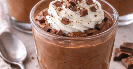 Mousse de chocolate cremosa sem forno