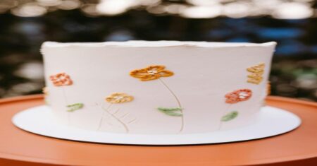 Bolo de caneca de chocolate pronto em minutos